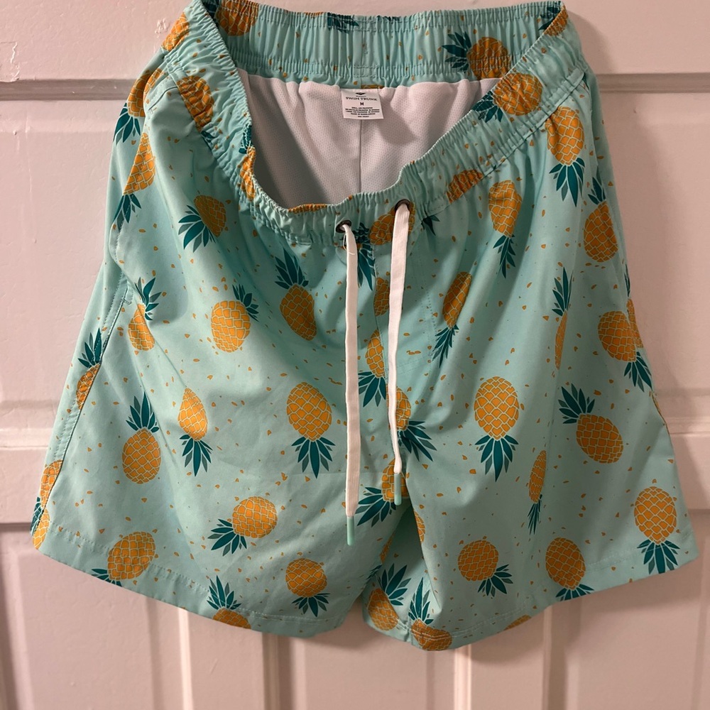 Pineapple men’s Member’s Mark Swimming Shorts/Trunks 
With draw strings size M